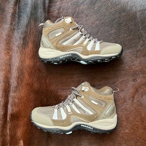 Women’s Merrell mid boot